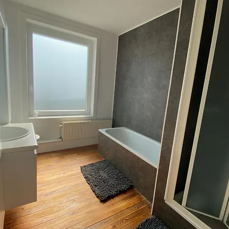 아파트 Super Zonnige En Ruime Penthouse 50m Zeedijk