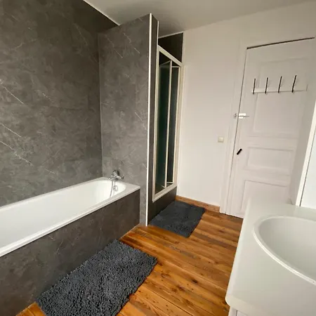 아파트 Super Zonnige En Ruime Penthouse 50m Zeedijk *