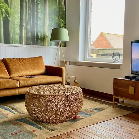 아파트 Super Zonnige En Ruime Penthouse 50m Zeedijk